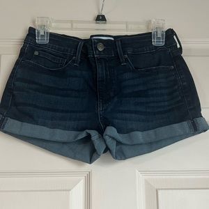 Denizen Levi’s mid rise size 7 jean shorts